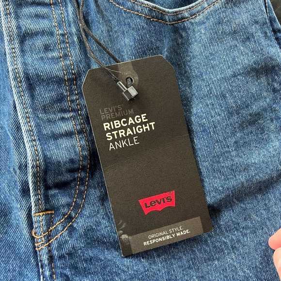 Levi's Blue Denim women Shorts - Picture 3 of 6